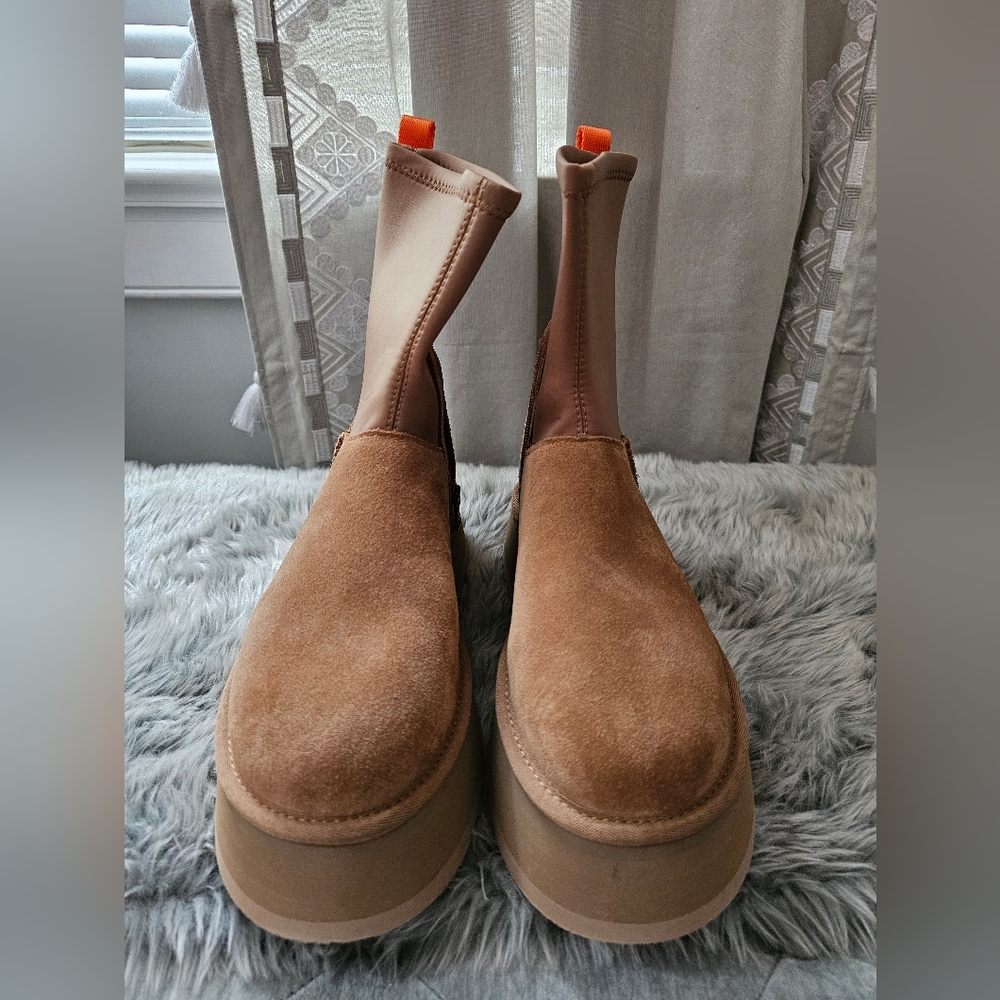 UGG Classic Dipper Boot  NWOT